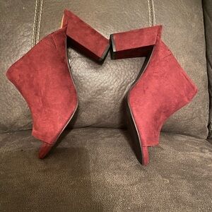 Cato Sz 10 Cranberry Colored Suede Mules NWT😊😊